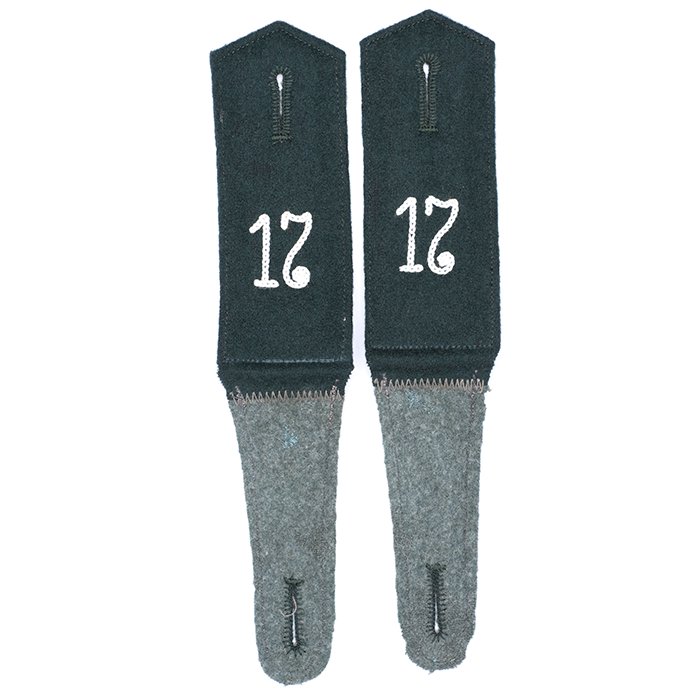 TGA12 Matched pair of pre war Feldbluse shoulder straps for a Heer EM in Infanterie-Regiment 17 — image 4