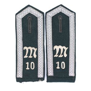 TGA3 Matched pair of pre war Feldbluse shoulder straps for a Heer Unteroffizier in Maschinengewehr-Bataillon 10