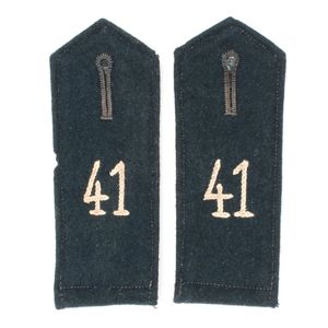 GAA37 Matched pair of prewar Feldbluse style slip on shoulder straps for a Heer Infanterie EM