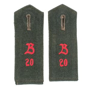 GAA33 Matched pair of prewar Feldbluse style slip on shoulder straps for a Heer Artillerie observer unit