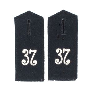 GAA28 Matched pair of prewar Feldbluse style slip on shoulder straps for a Heer Infanterie EM