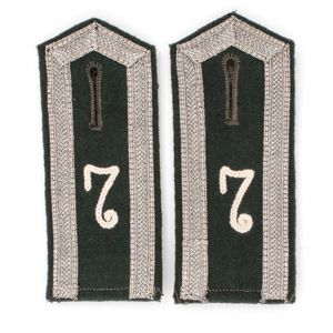 GAA20 Matched pair of prewar Feldbluse style slip on shoulder straps for a Heer Infanterie Unteroffizier