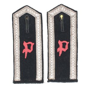GAA32 Matched pair of prewar Feldbluse style slip on shoulder straps for a Heer Panzerabwehr Unteroffizier