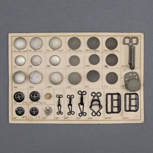 HUB44 Uniform accessory fitting salesman display board