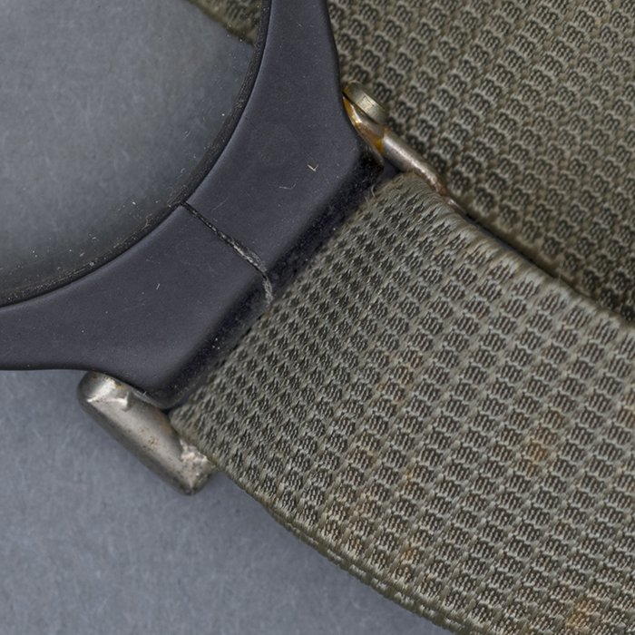 HUP58 Nitsche & Günther Splitterschutzbrille, third type with storage tin — image 8
