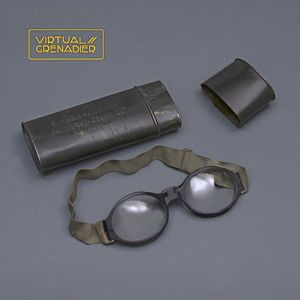 HUP58 Nitsche & Günther Splitterschutzbrille, third type with storage tin