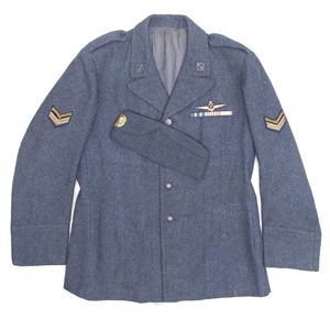 SJA74 Italian service tunic and sidecap for a sergeant of the RSI Air Force with Flight Engineer wings