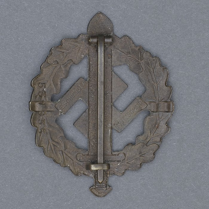 TIP25 Awards, Badges and Membership Documents pertaining to an NSKK-Hauptsturmführer and recipient of the Golden NSDAP Honor Badge — image 18