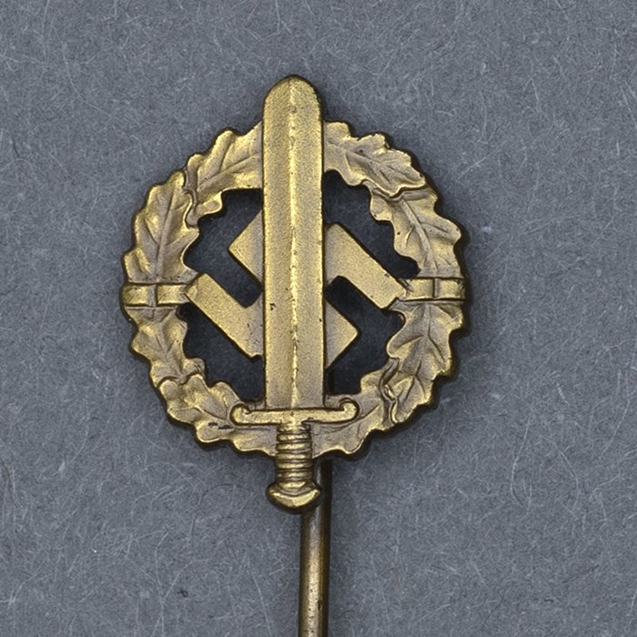 TIP25 Awards, Badges and Membership Documents pertaining to an NSKK-Hauptsturmführer and recipient of the Golden NSDAP Honor Badge — image 19