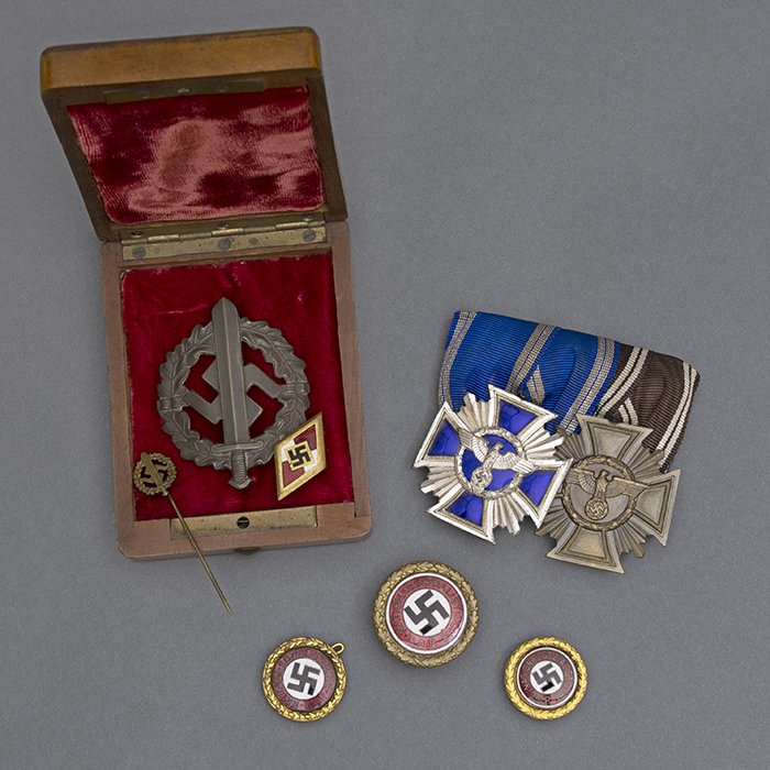 TIP25 Awards, Badges and Membership Documents pertaining to an NSKK-Hauptsturmführer and recipient of the Golden NSDAP Honor Badge — image 3