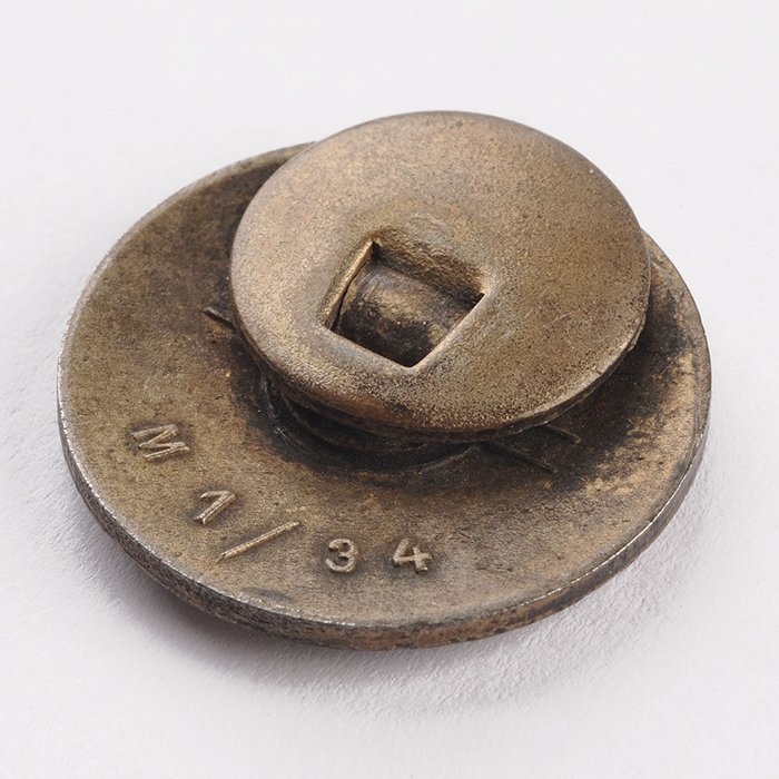 DM122 Enameled NSDAP party membership badge, M1/34 — image 4