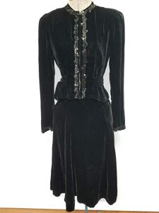 Black Velvet and Sequin Skirt Suit(B-33' W-23' H-35')
