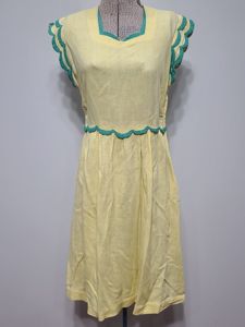 Yellow Lanz Dress with Scalloped Trim(B-32' W-26'' H-39')