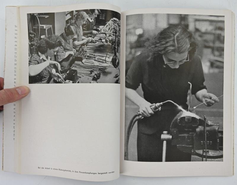 German Book 'Frauen Helfen Siegen' — image 5