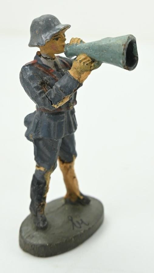 German Elastolin Toy Figure 'Luftwaffe Sprecher' — image 4