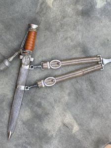 A VERY NICE EXAMPLE OF A COMPLETE 'SOCIAL WELFARE' OFFICERS DRESS DAGGER WITH ORIGINAL STRAPS AND 42cm PORTAPEE.