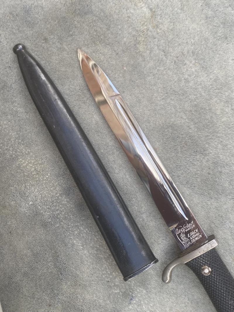 A RARE SHORT DRESS BAYONET WITH A 'MEMORY OF MY SERVICE TIME' ETCHED BLADE BY E.P & S. — image 6