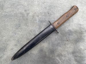A LUFTWAFFE FIGHTING KNIFE WITH 'Rb' MARKED BLADE AND ALSO THE '5'.