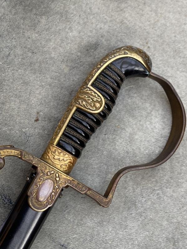 A VERY EARLY ALL BRASS 'WRANGLE' OFFICERS SWORD. — image 4