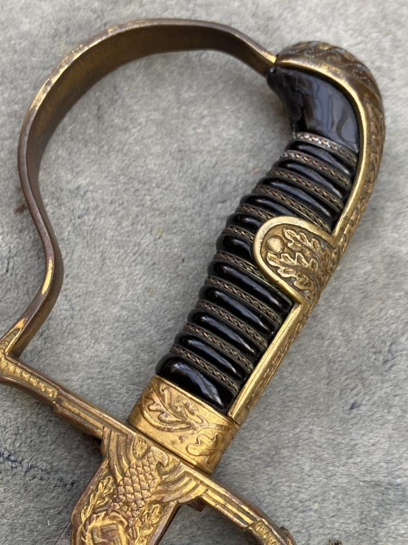 A VERY EARLY ALL BRASS 'WRANGLE' OFFICERS SWORD. — image 9