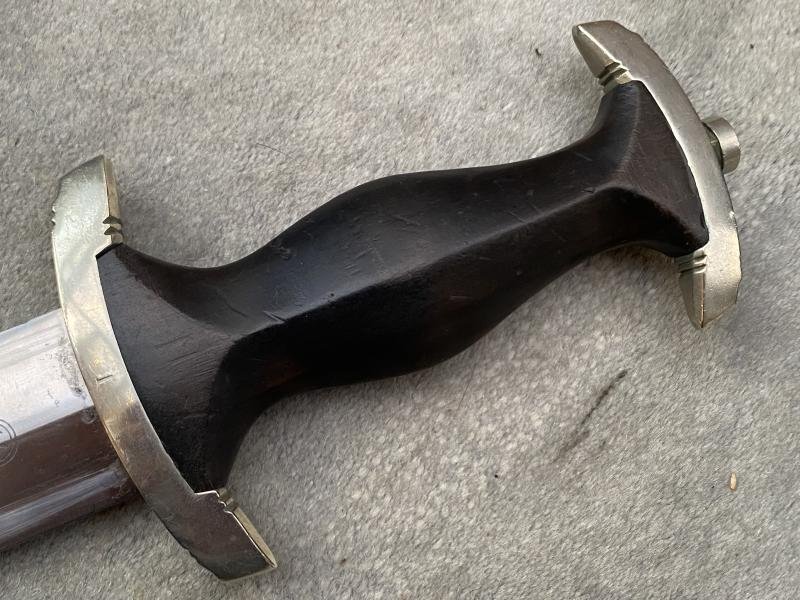 A PRIME EXAMPLE OF AN EARLY '33 SS DAGGER WITH ITS ORIGINAL VERTICAL HANGER. — image 10