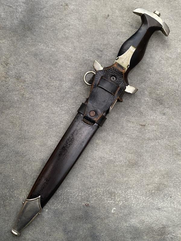 A PRIME EXAMPLE OF AN EARLY '33 SS DAGGER WITH ITS ORIGINAL VERTICAL HANGER. — image 4