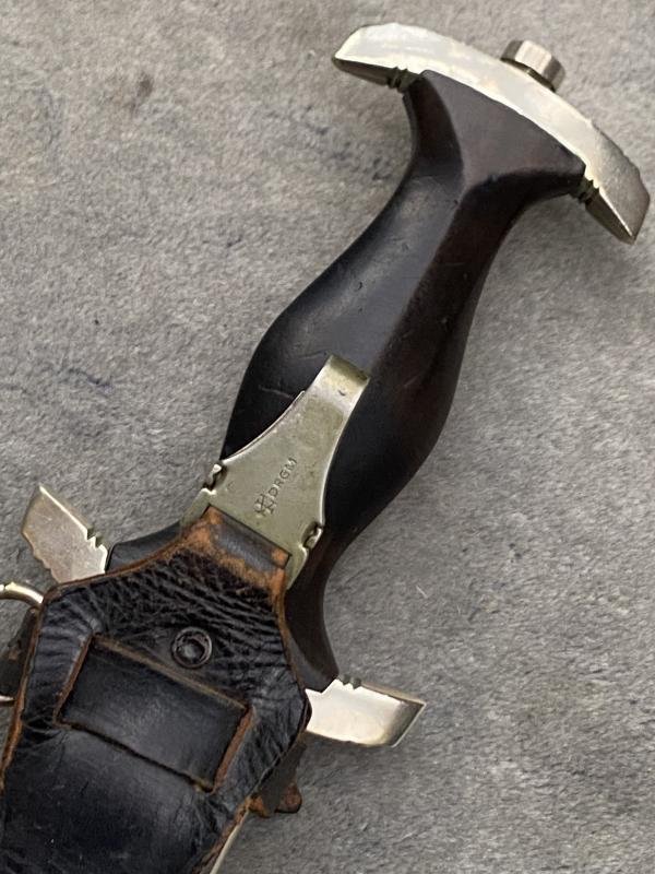 A PRIME EXAMPLE OF AN EARLY '33 SS DAGGER WITH ITS ORIGINAL VERTICAL HANGER. — image 5