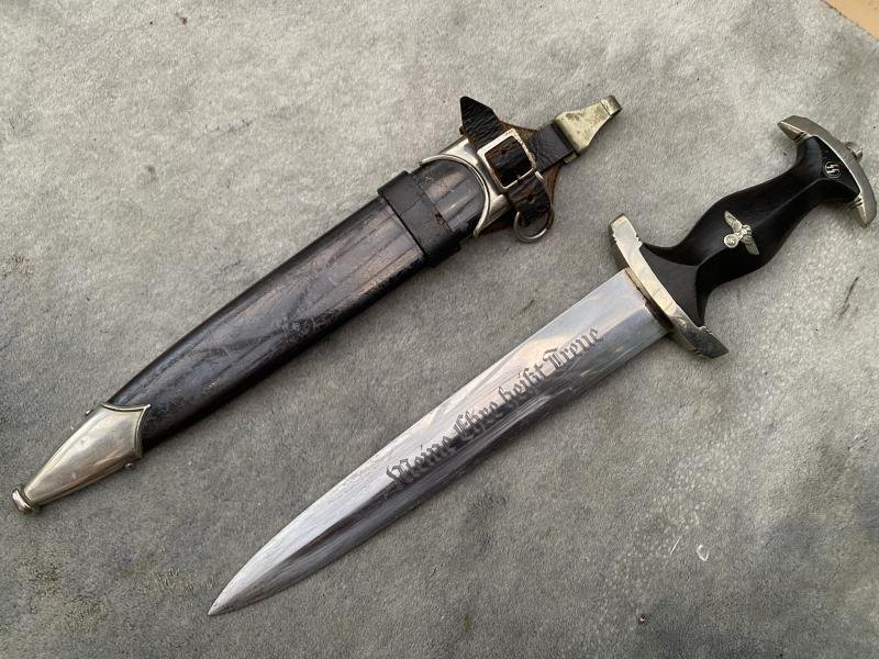 A PRIME EXAMPLE OF AN EARLY '33 SS DAGGER WITH ITS ORIGINAL VERTICAL HANGER. — image 6