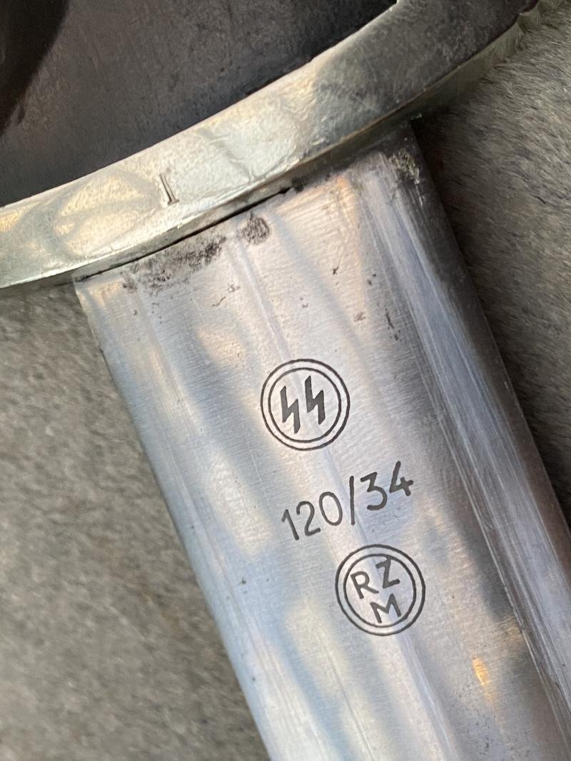 A PRIME EXAMPLE OF AN EARLY '33 SS DAGGER WITH ITS ORIGINAL VERTICAL HANGER. — image 9