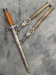 'SPECIAL OFFERING' - ARMY DAGGER COMPLETE WITH A SET OF STRAPS.